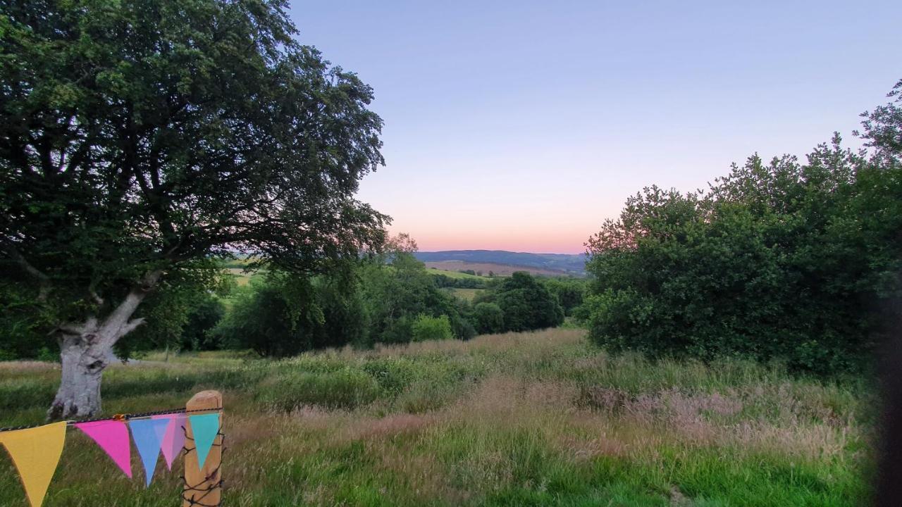ホテル Calon Y Goedwig Glamping ランダバリー エクステリア 写真