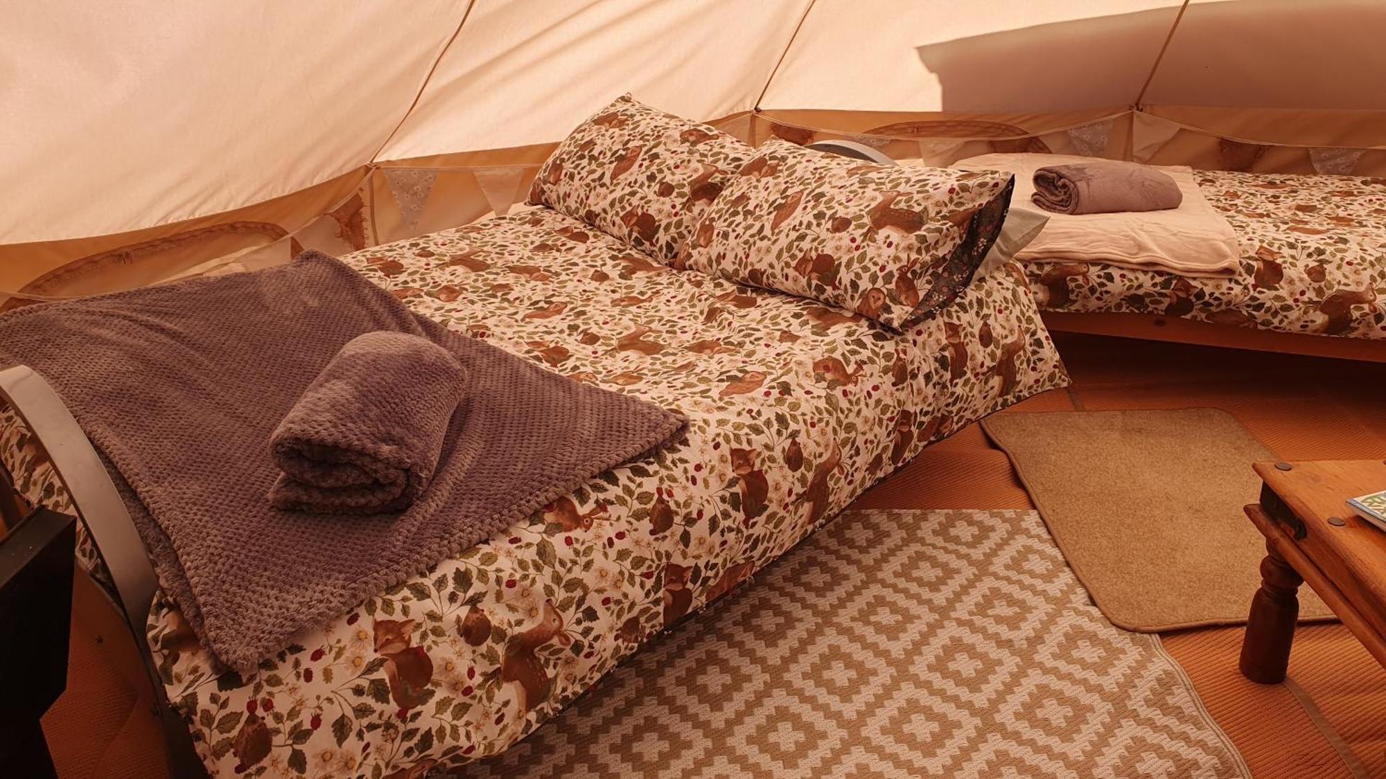ホテル Calon Y Goedwig Glamping ランダバリー エクステリア 写真