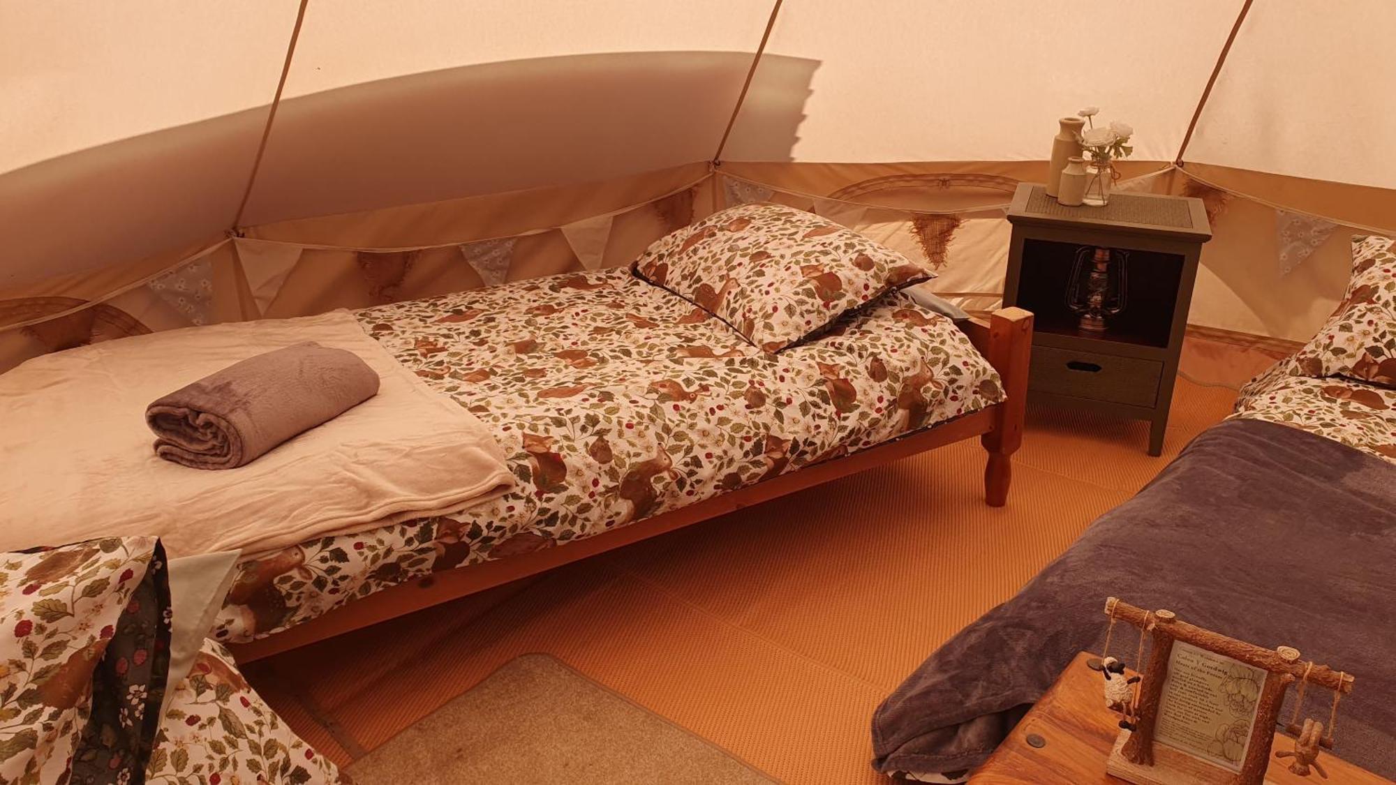 ホテル Calon Y Goedwig Glamping ランダバリー エクステリア 写真