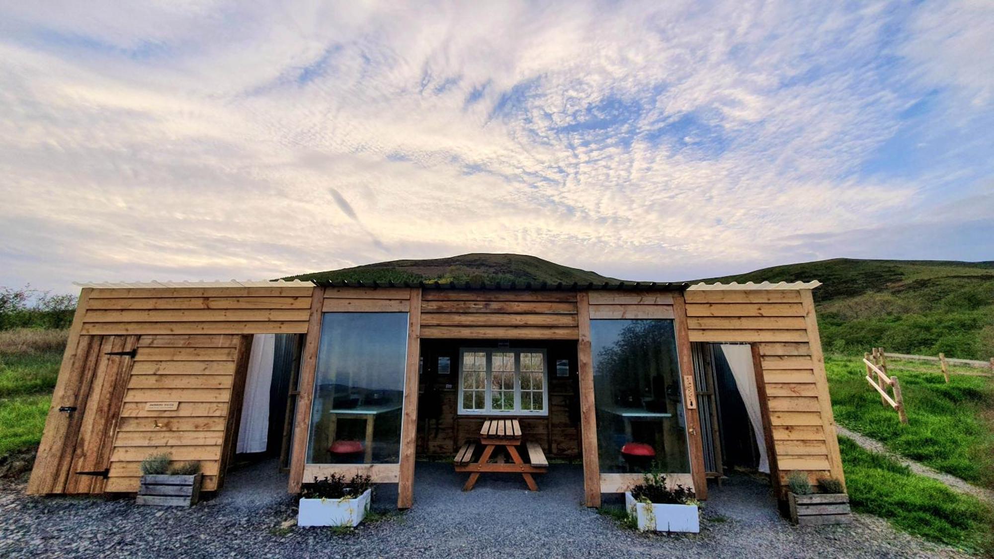 ホテル Calon Y Goedwig Glamping ランダバリー エクステリア 写真