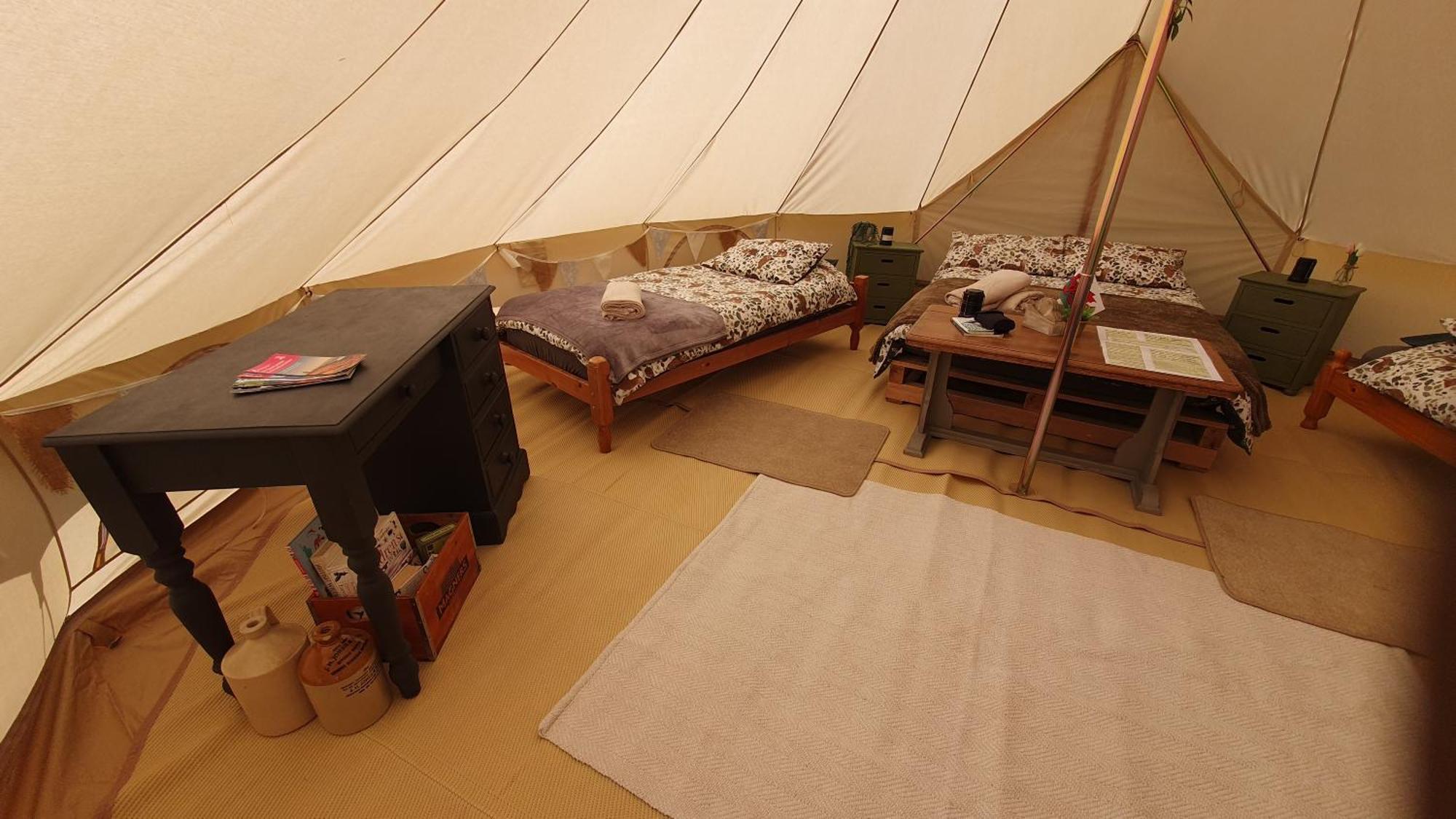 ホテル Calon Y Goedwig Glamping ランダバリー エクステリア 写真