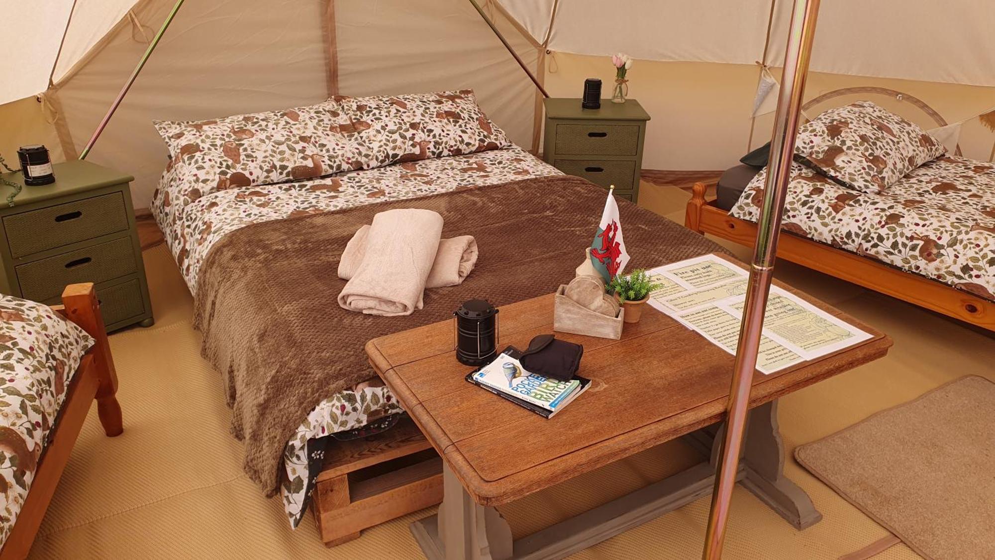 ホテル Calon Y Goedwig Glamping ランダバリー エクステリア 写真